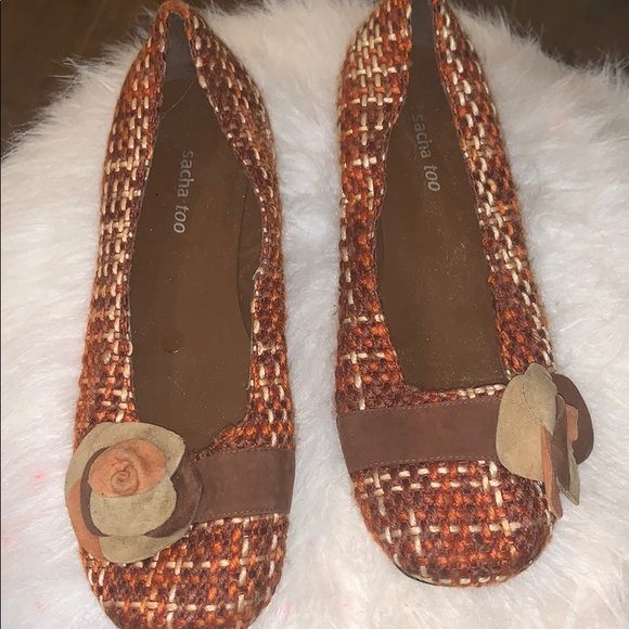 Fabric shoes with flowers - Picture 2 of 6